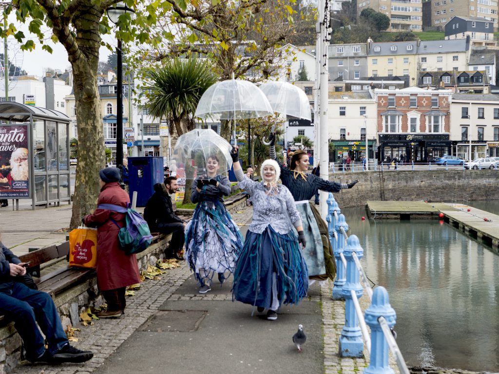 Image of Far Flung Dance Theatre arriving to perform at the Harbour. Photo Credit: Ryan Hardman